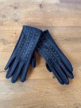 Black Winter Gloves with Touchscreen & Stud Detail – Like New